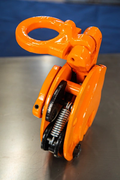 Захват вертикальный TOR DSQA (г/п 1,0 т, лист 0-20 мм) поворотн.